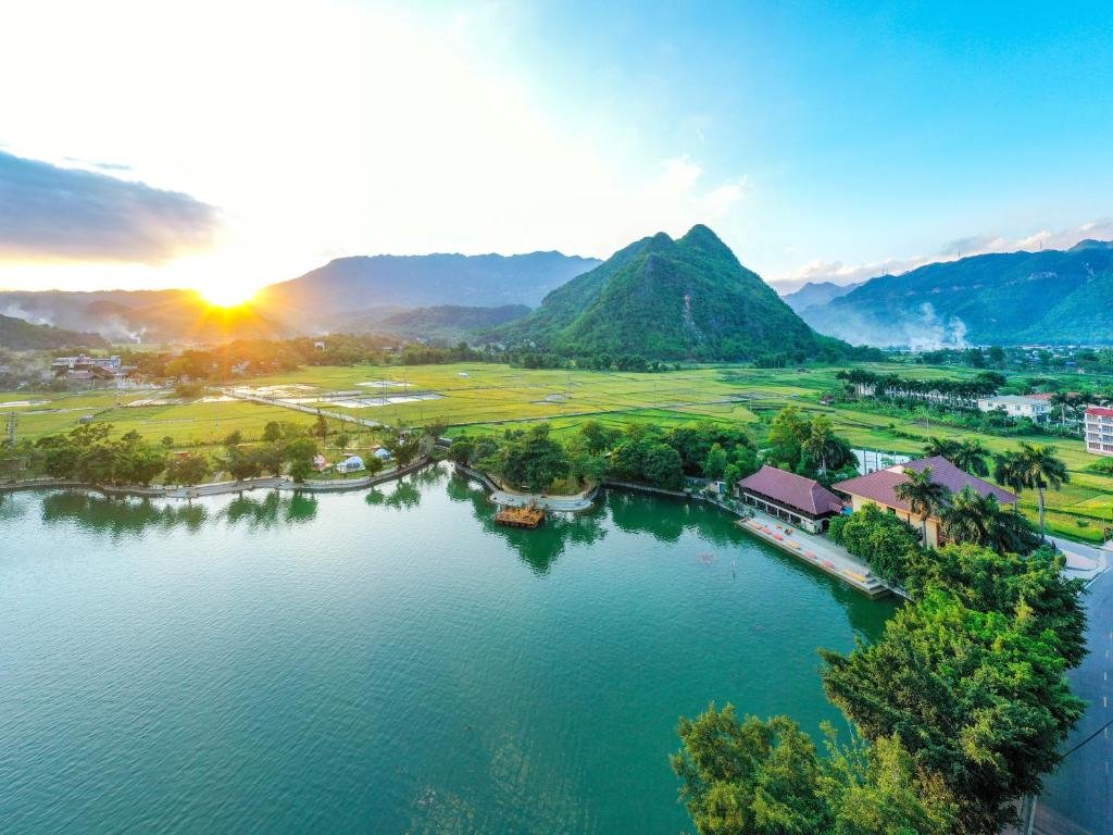 The Heart of the Highlands: The Definitive Guide to Pu Luong Village Cycling